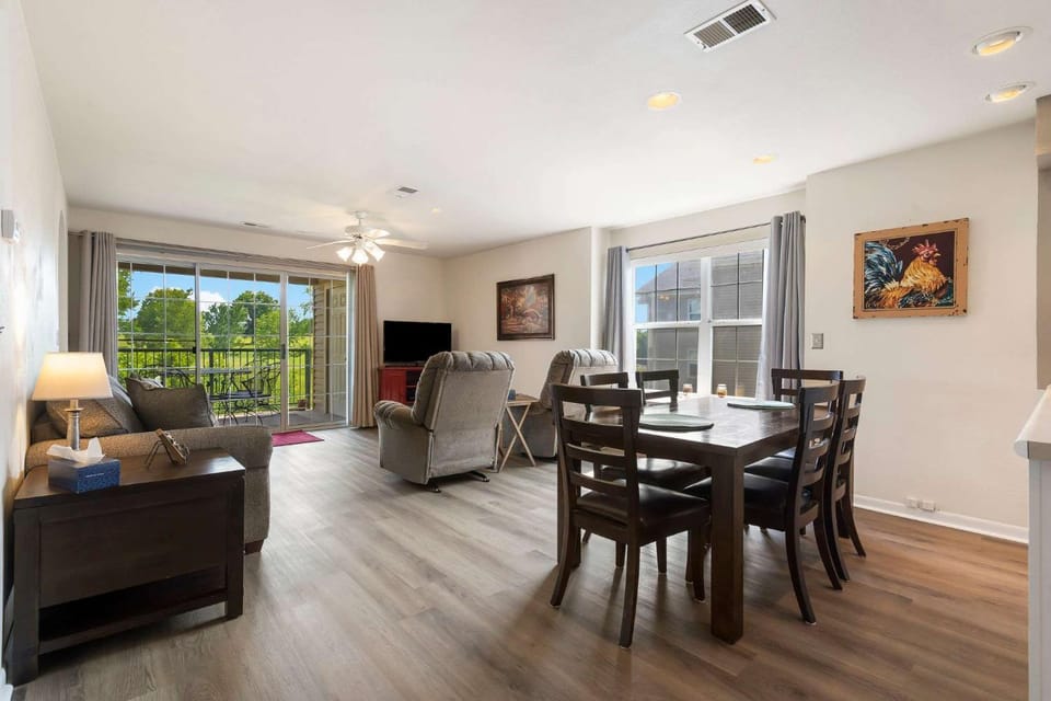 The Rockford Escape - Holiday Hills Branson - Golf Resort & Outdoor Pools House in Ozark Mountains