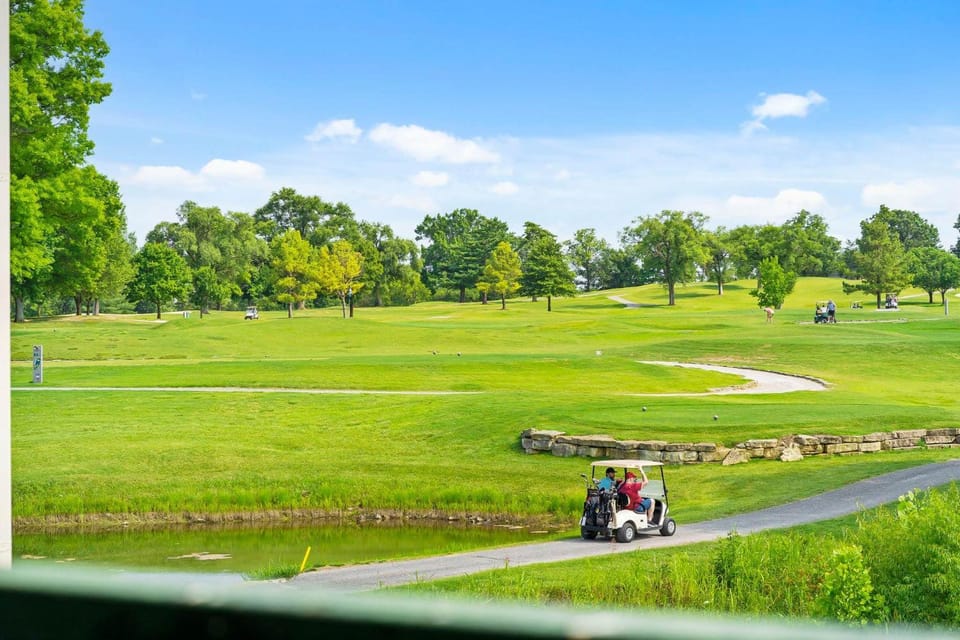 The Rockford Escape - Holiday Hills Branson - Golf Resort & Outdoor Pools House in Ozark Mountains