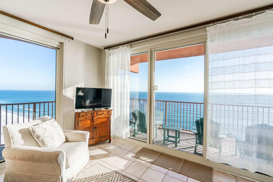 Sunset Shores - Oceanfront Condo Bliss House in Panama City Beach
