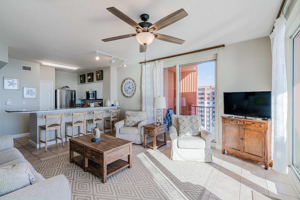 Sunset Shores - Oceanfront Condo Bliss House in Panama City Beach