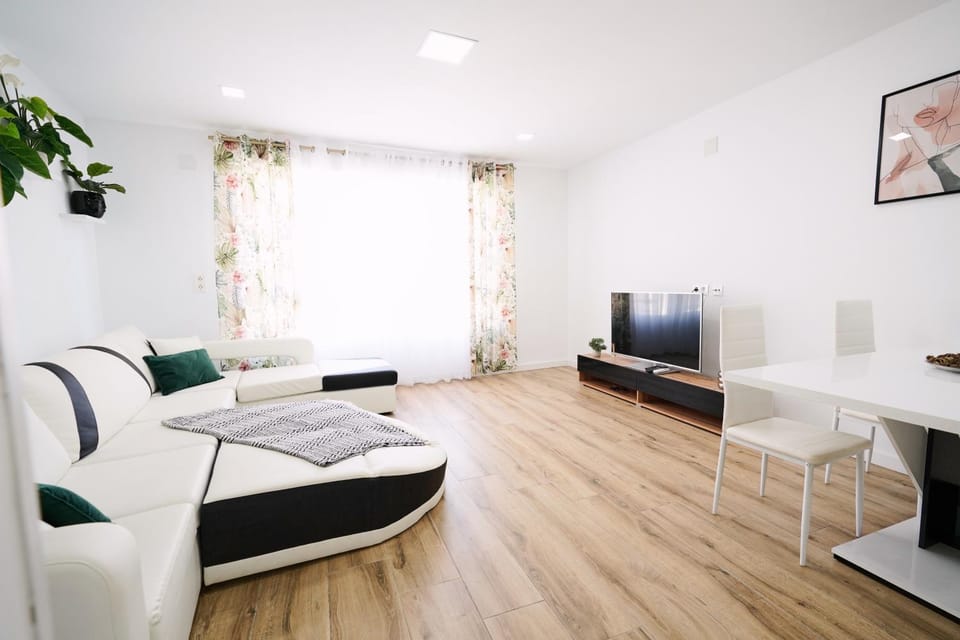Communal lounge/ TV room, TV and multimedia, Living room, Seating area, Evening entertainment