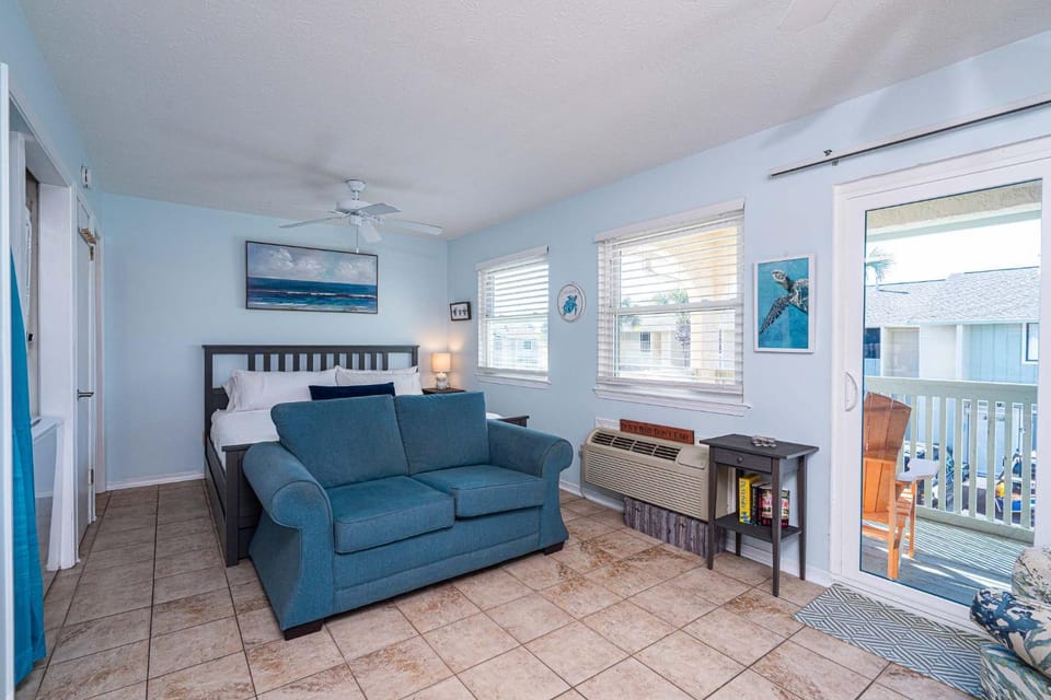 The Turtle Nest - Resort Condo with Pool House in Panama City Beach