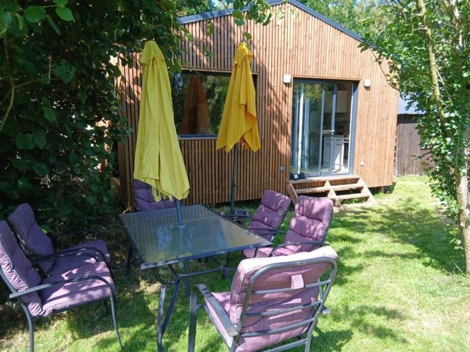 Charmant cocon avec jardin privé , proche Côte de Granit Rose Chalet in Brittany