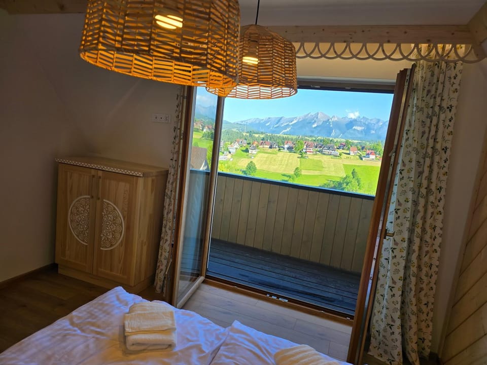 Bed, Natural landscape, Photo of the whole room, Bedroom, Mountain view