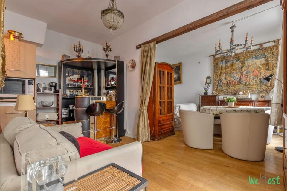 Charming atypical apt in heart of Marais Apartment in Paris