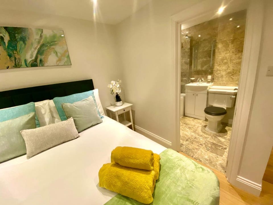 Luxury Penthouse 2-Bedrooms Private Apartment in London