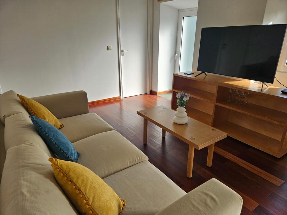 Residencias Requinte T3 Espacoso com Terraco e Vista House in Azores District