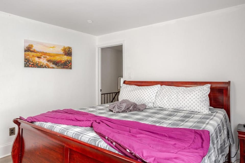 ComfiNook Cozy Suburb Stay Philly Airport Parking House in Philadelphia