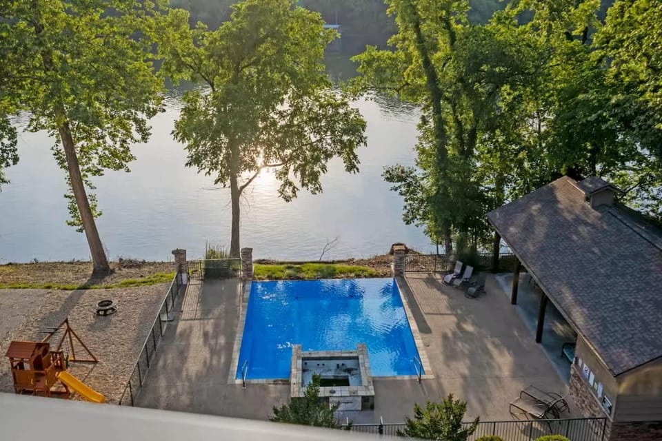 That Lakefront Taneycomo House - Branson House in Ozark Mountains