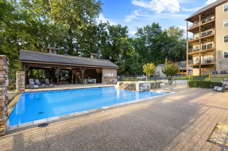That Lakefront Taneycomo House - Branson House in Ozark Mountains