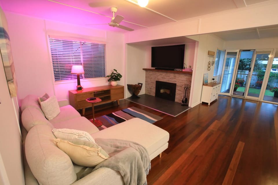 TV and multimedia, Living room, fireplace