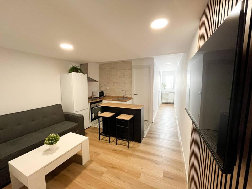 TV and multimedia, Kitchen or kitchenette, Living room, Seating area, Dining area