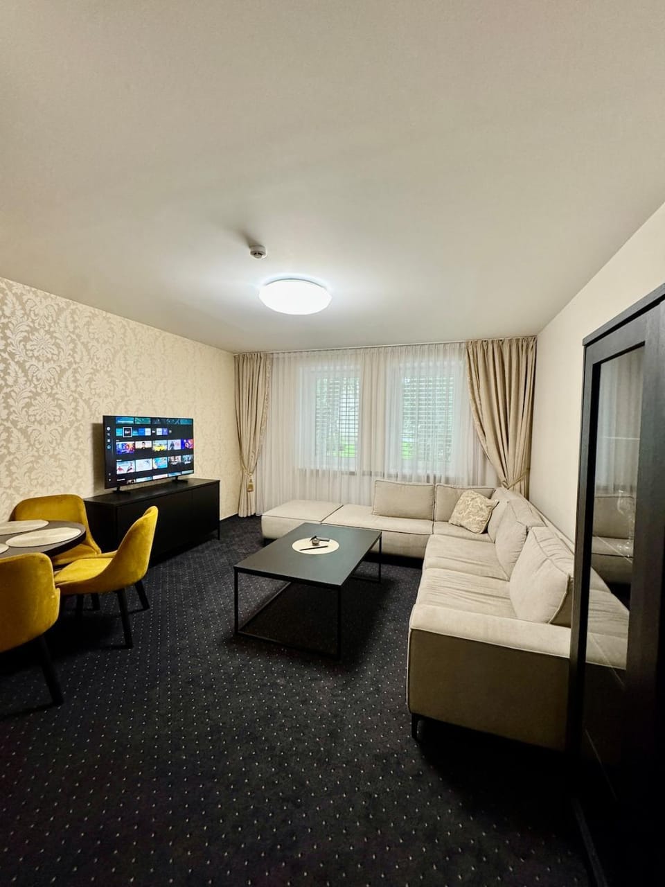 Bed, TV and multimedia, Living room, Street view, air conditioner