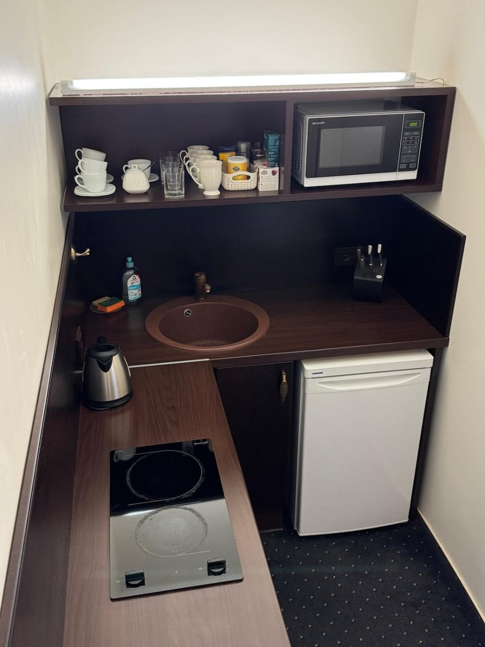 Coffee/tea facilities, Kitchen or kitchenette, microwave, stove