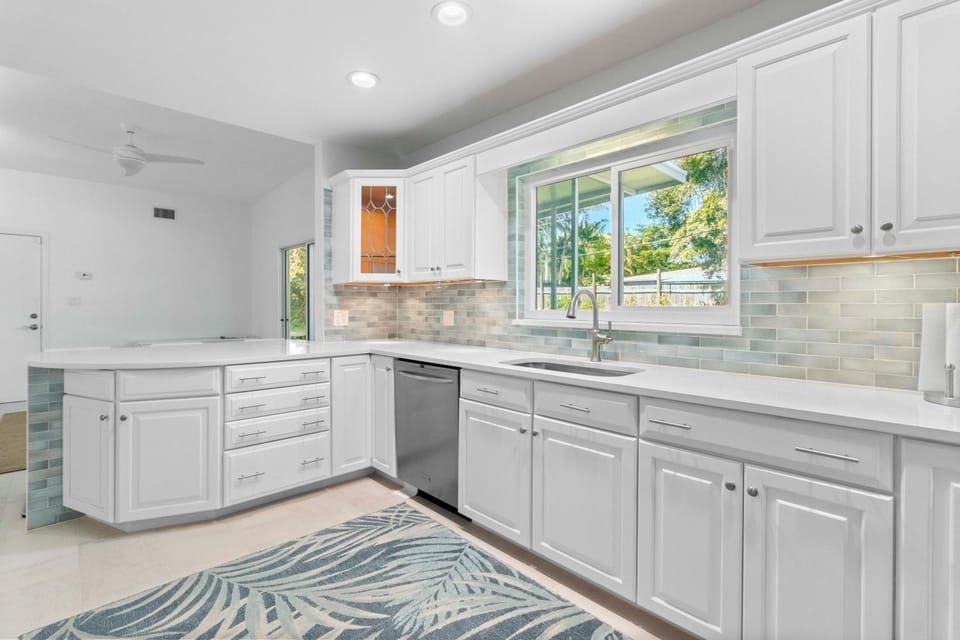 Kitchen or kitchenette, dishwasher