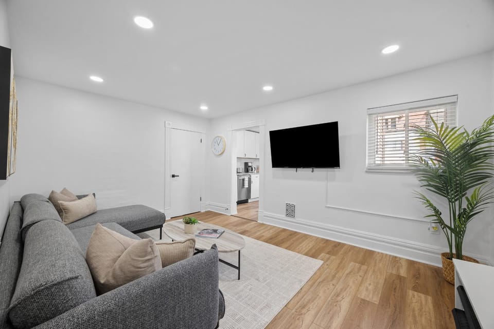 Pittsburgh Millvale Modern 4 Bedroom Apartment with Parking Apartment in Pittsburgh