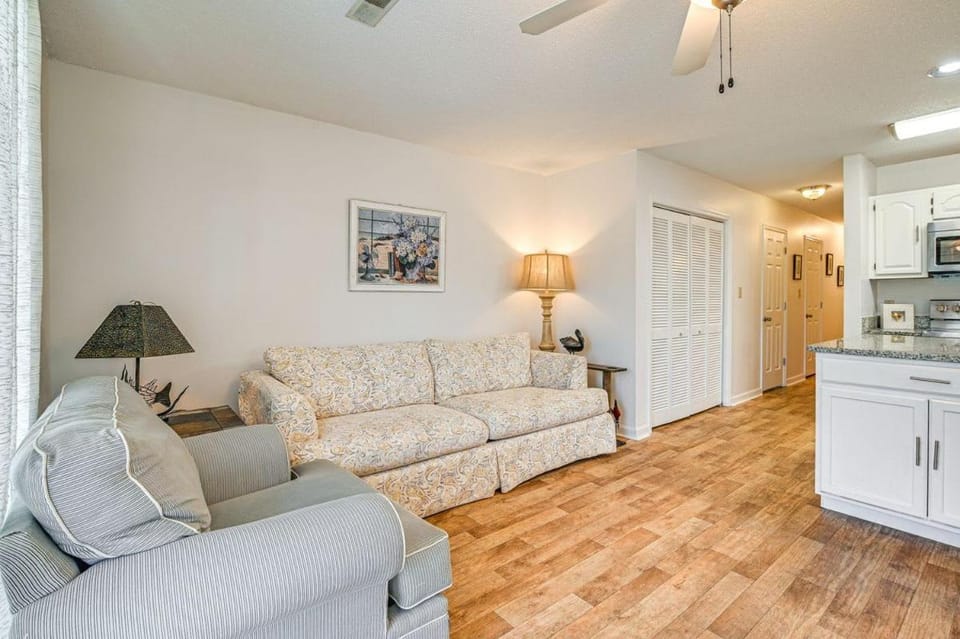 Surfside - Excellent Location - Just minutes from beach & lots of fun Apartment in Surfside Beach