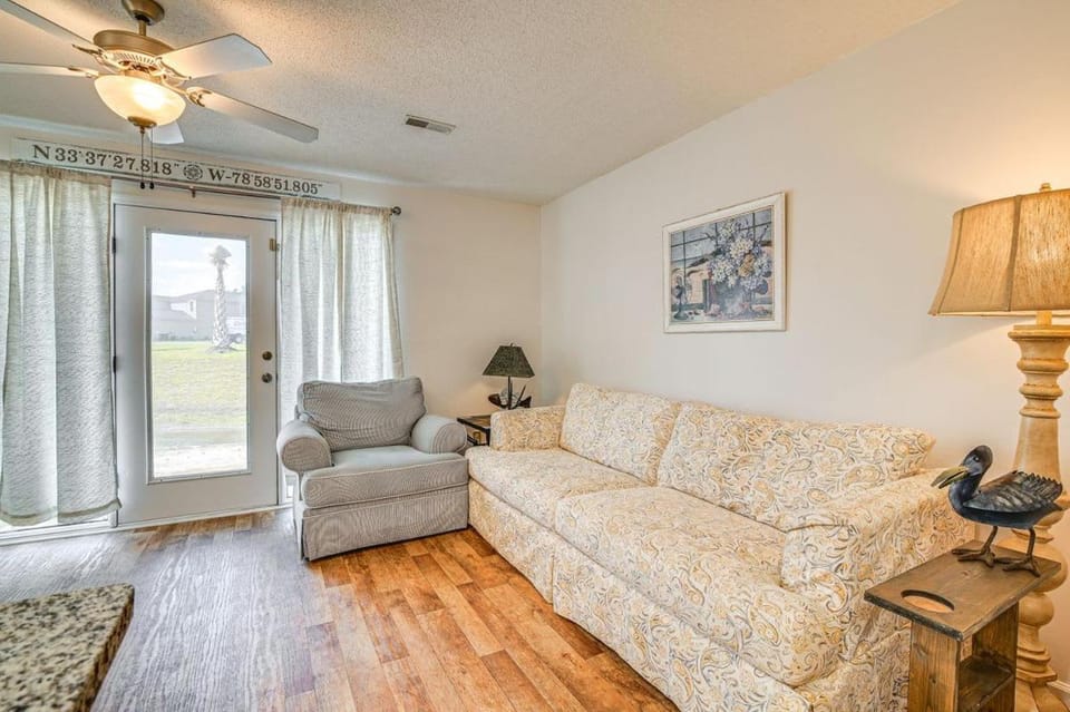 Surfside - Excellent Location - Just minutes from beach & lots of fun Apartment in Surfside Beach