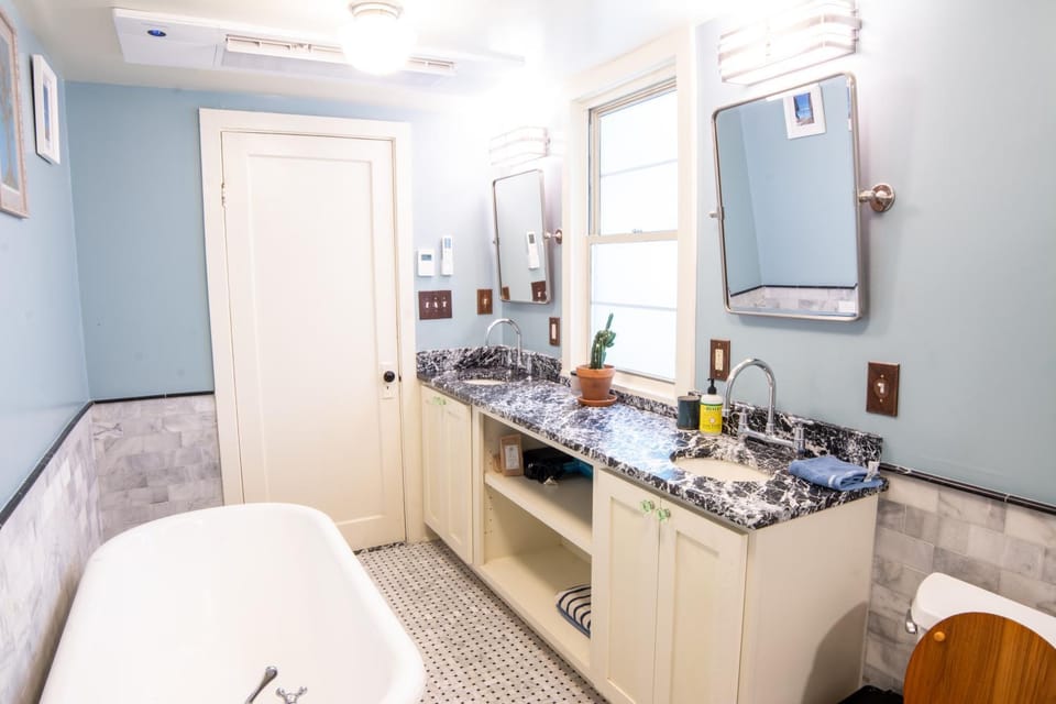 Bathroom, Bath