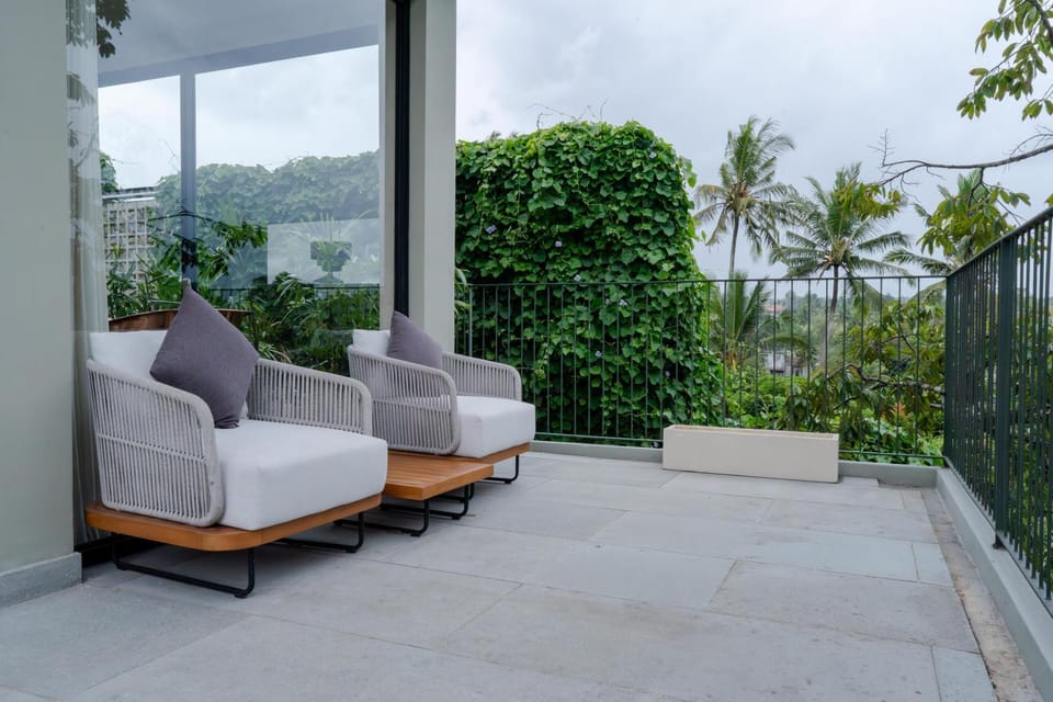 Day, Natural landscape, Balcony/Terrace, Seating area, Garden view