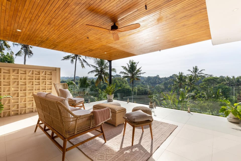 Natural landscape, Garden, Balcony/Terrace, Seating area