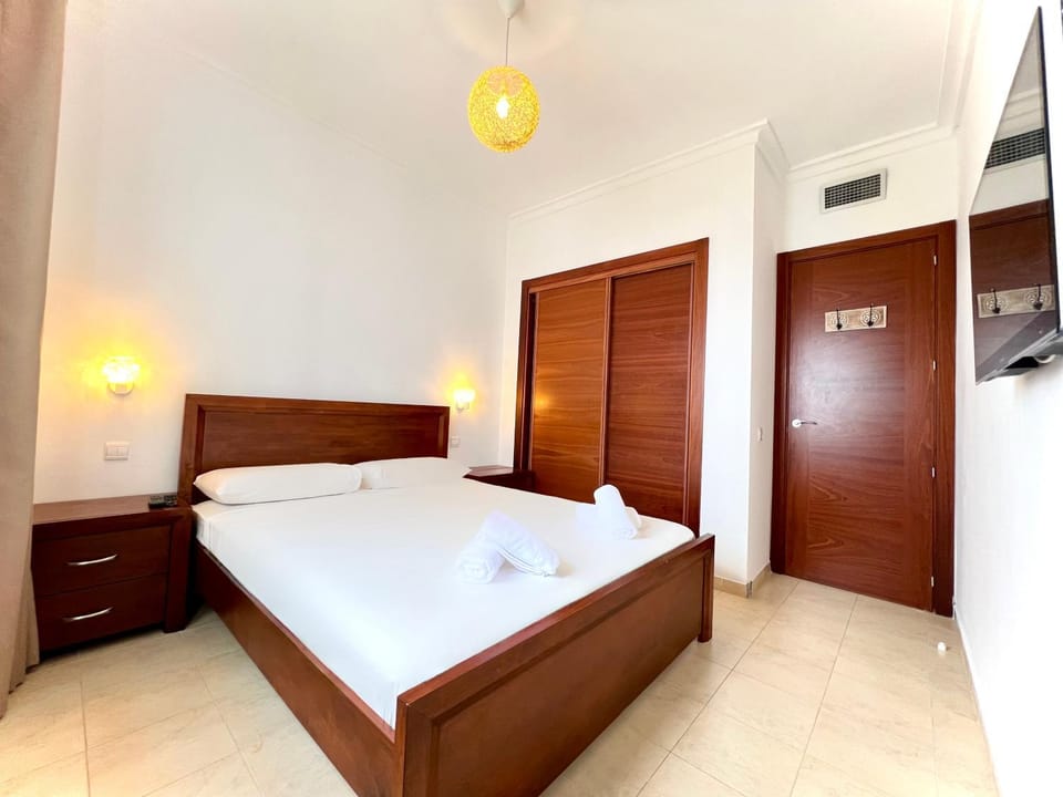 Bed, Photo of the whole room, Bedroom, wardrobe