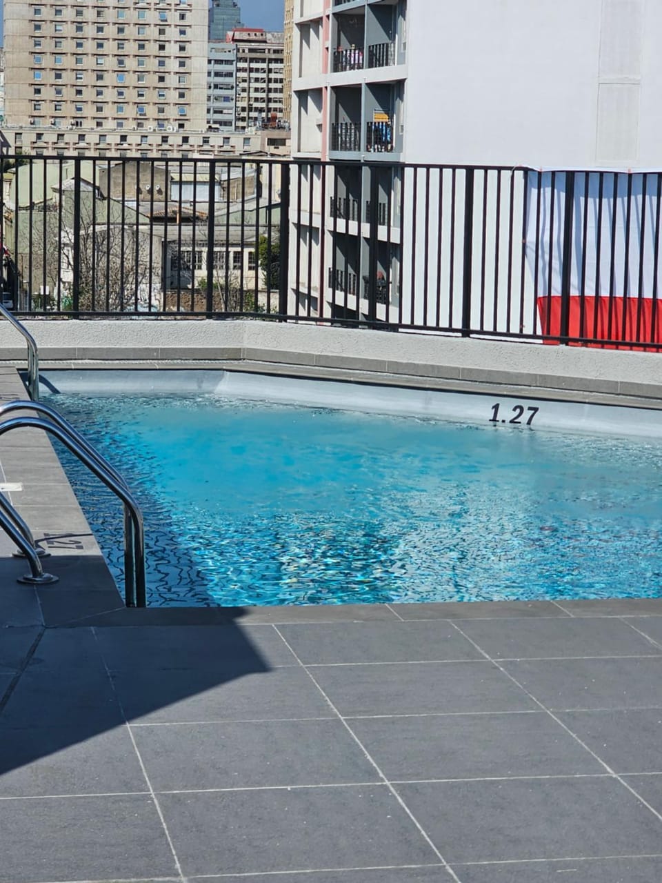 Departamento Entero en Santigo centro, con piscina, a pasos del Parque de Los Reyes y Barrio Yungay FACTURABLE Apartment in Santiago