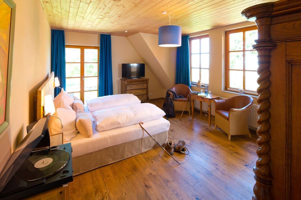 Bed, Balcony/Terrace, Bedroom, Mountain view