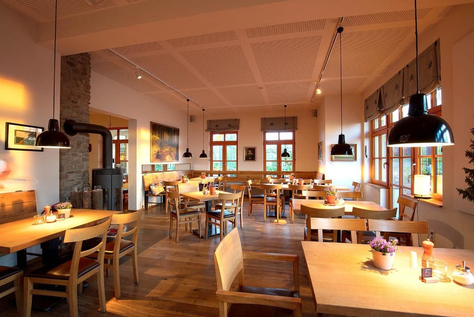 Property building, Lounge or bar, Decorative detail, Meals, Continental breakfast, Lunch, Dinner