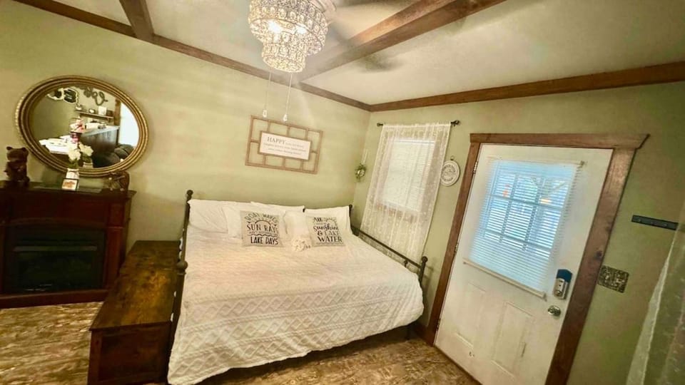 Sardis Lake - Tiny Studio Cabin Cabin in Sardis Lake