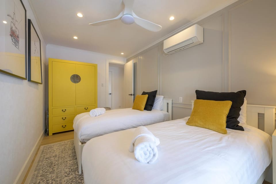 Bed, Balcony/Terrace, Bedroom, Mountain view, towels