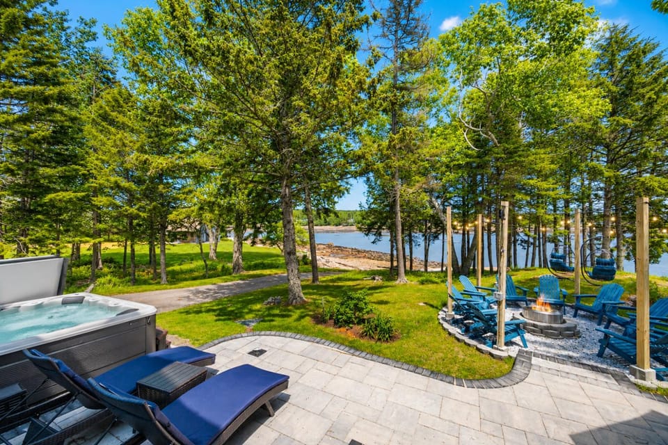 Patio, Hot Tub, Seating area, Lake view