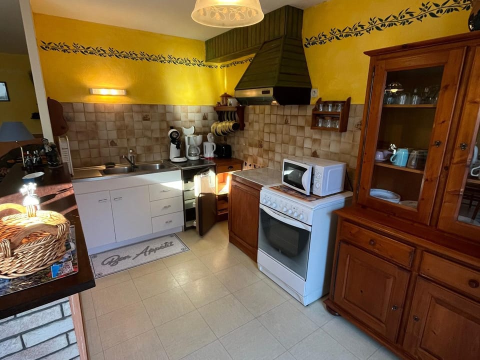 Le Croisic T3 Au Rez-De-Chaussée Proche Centre Avec Parking Et Animaux Acceptés - FR-1-843-16 Apartment in Le Croisic