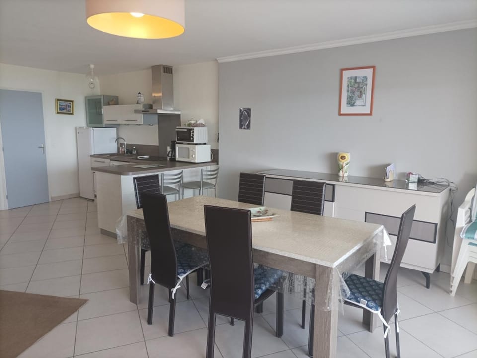 Le Croisic : Appartement Vue Mer, Animaux, Parking, 4 Couchages - FR-1-843-18 Apartment in Le Croisic