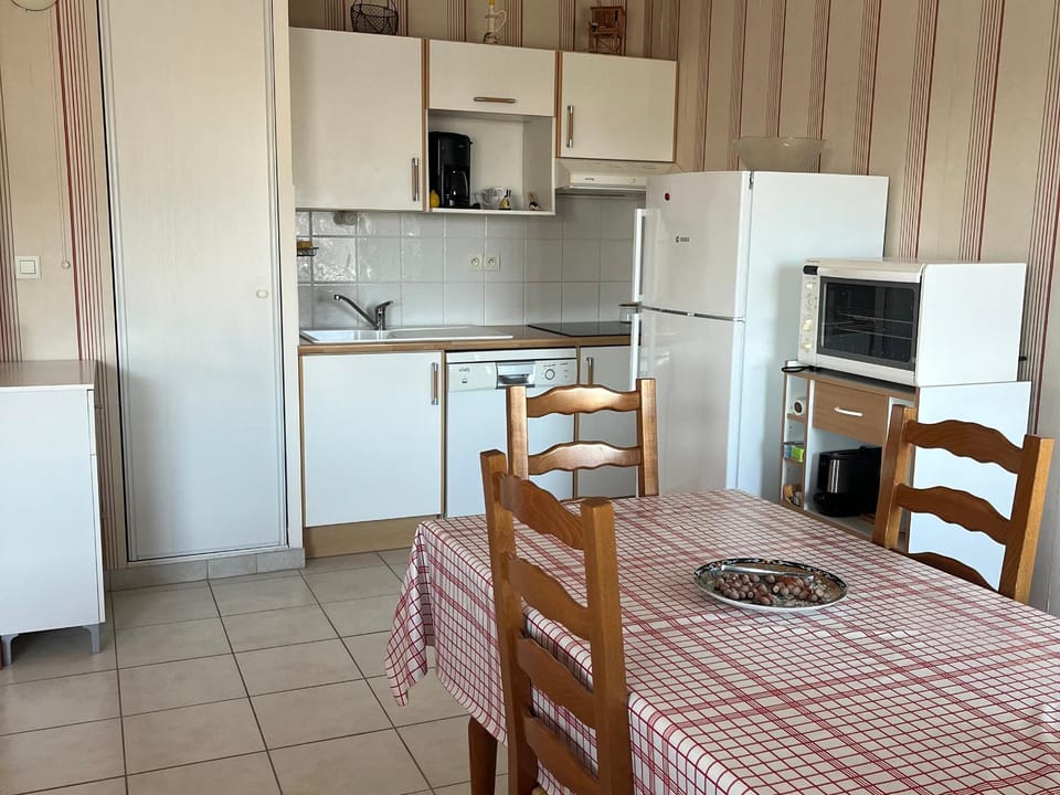 Appartement 2 chambres proche gare et commerces avec garage - FR-1-843-28 Apartment in Le Croisic