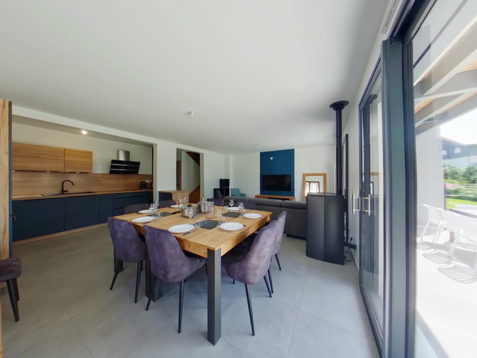 Villa Romane spacieuse pour 12, proche des pistes aux Rousses - FR-1-834-5 Villa in Canton of Vaud