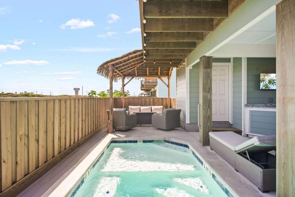 My Last Sand Dollar-HTD Private Pool-EV Charger House in Port Aransas