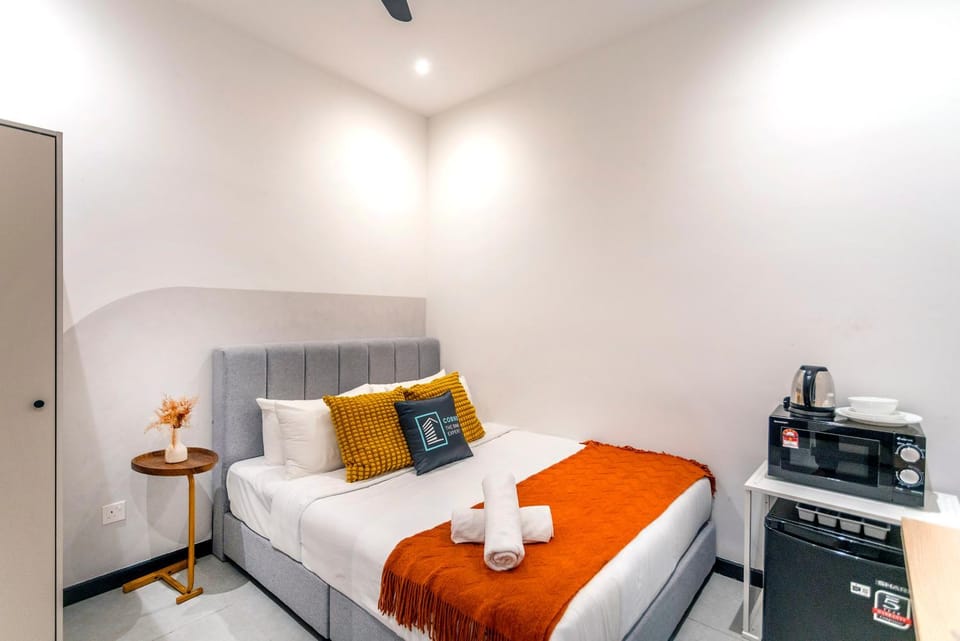Bed, Kitchen or kitchenette, Photo of the whole room, Bedroom