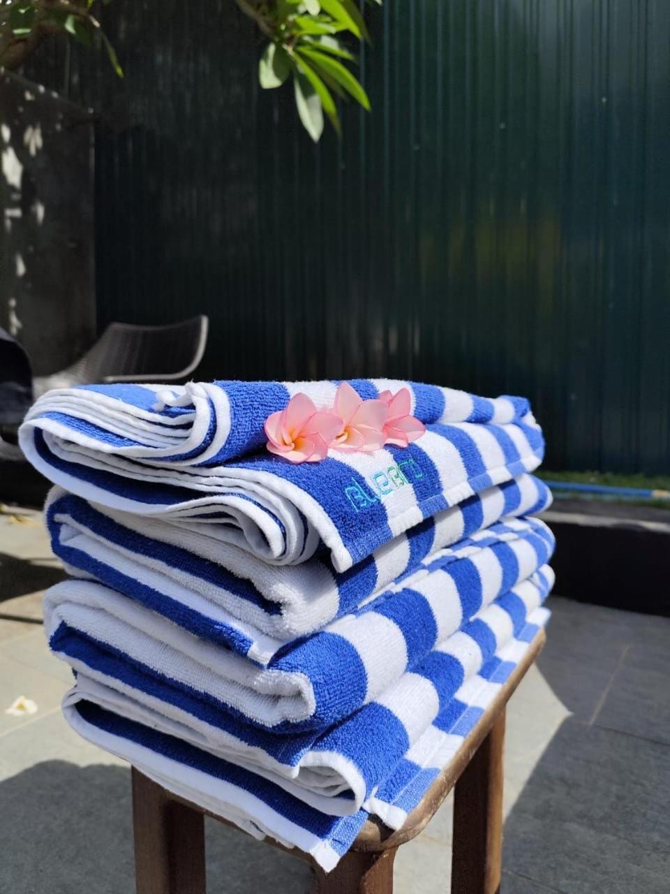 Day, Swimming pool, towels
