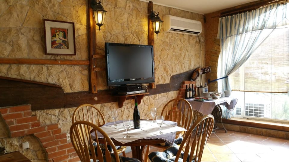 Restaurant/places to eat, Lounge or bar