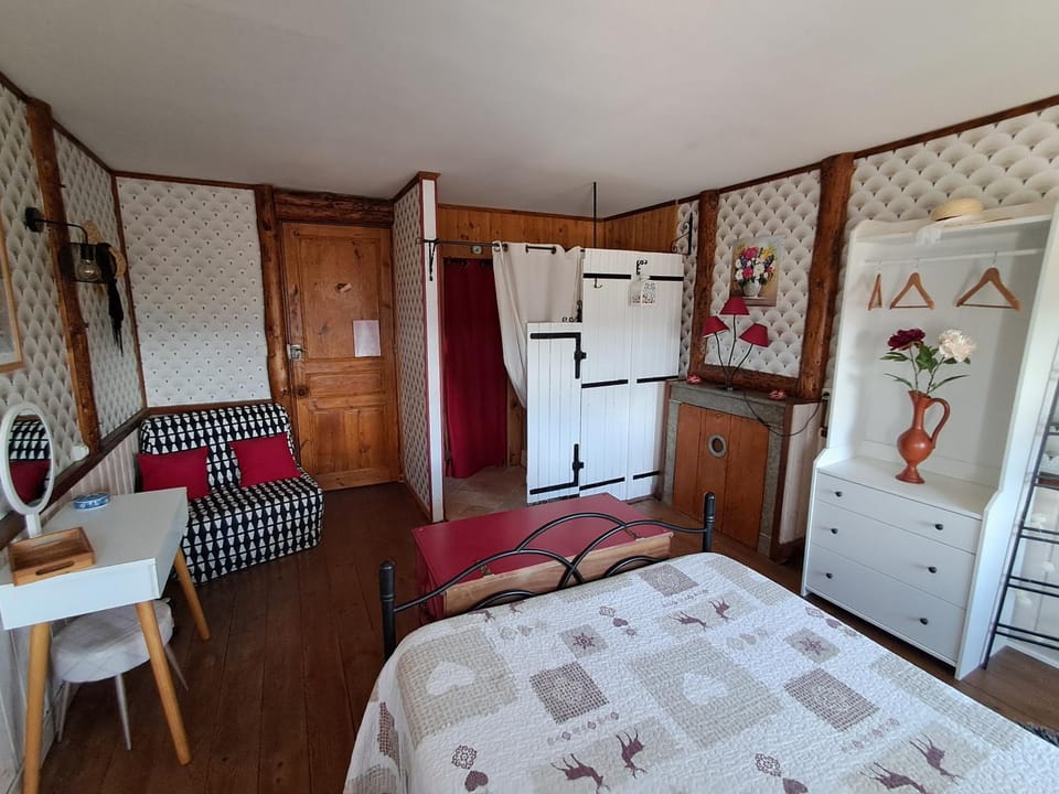 Le Relais De Rochepaule Bed and Breakfast in Provence