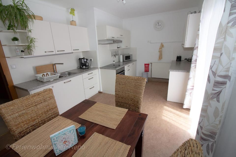 Coffee/tea facilities, Kitchen or kitchenette, Seating area, dishwasher, oven, pet friendly, stove, toaster