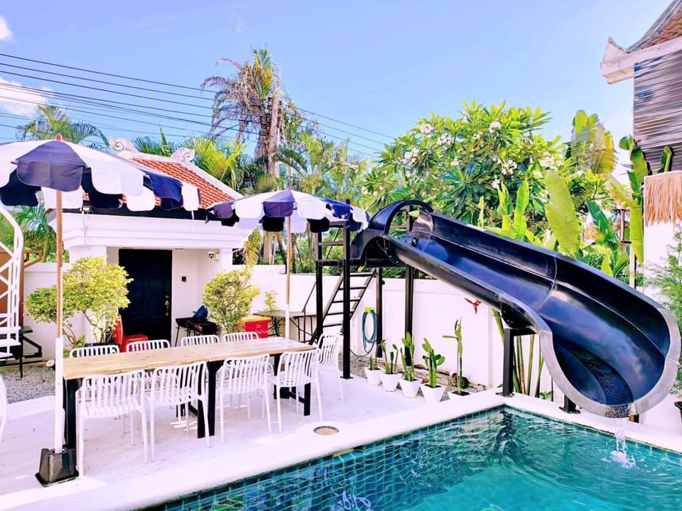Swimming pool