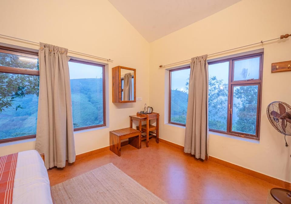 Coffee/tea facilities, Photo of the whole room, Mountain view