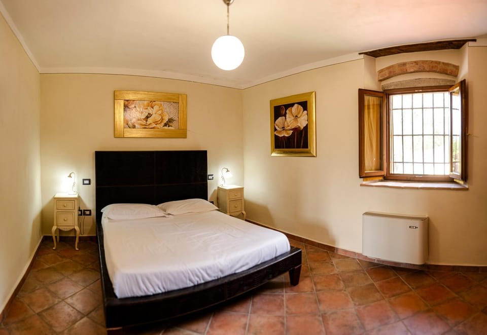 TV and multimedia, Photo of the whole room, Bedroom, wardrobe