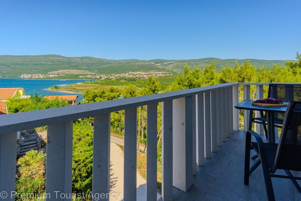 Balcony/Terrace, Dining area, Mountain view, Sea view