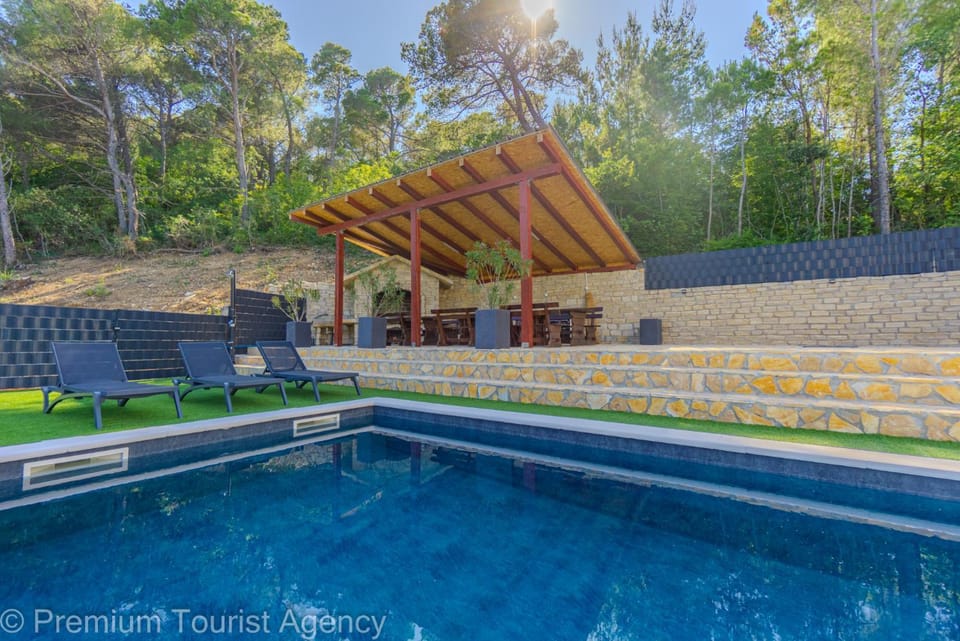 BBQ facilities, Balcony/Terrace, Swimming pool, sunbed