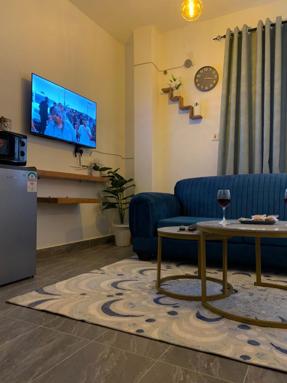 TV and multimedia, Living room, Seating area, Evening entertainment