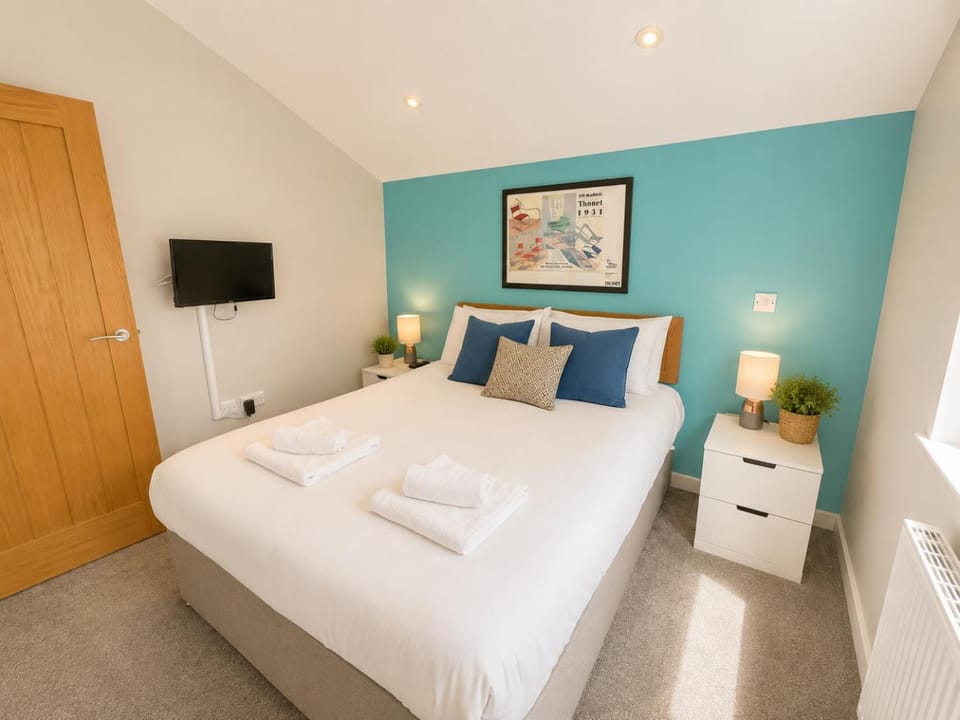Spacious 3-Bed Seaview Retreat - Family-Friendly in Westward Ho! Apartment in Westward Ho