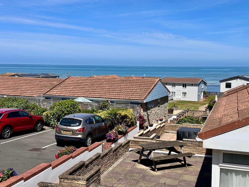 Spacious 3-Bed Seaview Retreat - Family-Friendly in Westward Ho! Apartment in Westward Ho